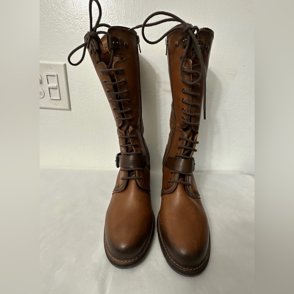 NWOT Pikolinos leather boots size 11